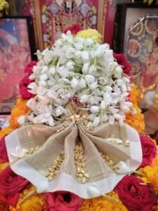 Chandraghanta Durga – Goddess Who Removes Fear and Grants Protection | Navaratri Day 3 2025 Rituals & Significance                                    చంద్రఘంట దుర్గ – భయాన్ని తొలగించి రక్షణ ప్రసాదించే దేవత | నవరాత్రి 3వ రోజు 2025 పూజావిధానం మరియు విశేషతలు